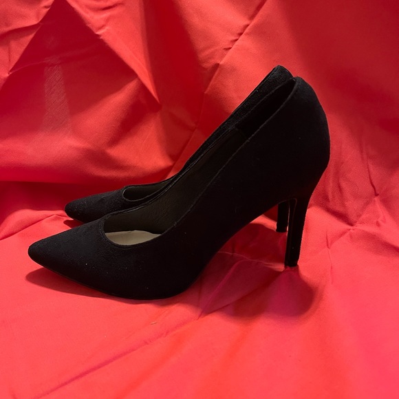 Shein, size 8, black, suede like, pointed toe heel - Picture 2 of 4